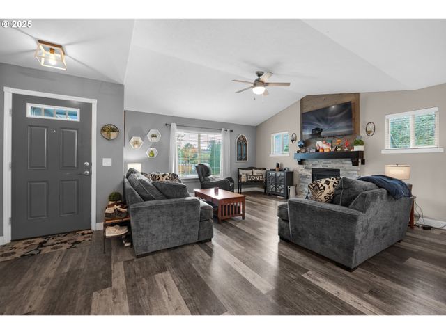 753 Sw KALMIA Ave, Warrenton, OR 97146