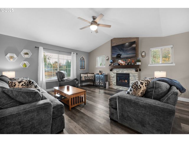 753 Sw KALMIA Ave, Warrenton, OR 97146