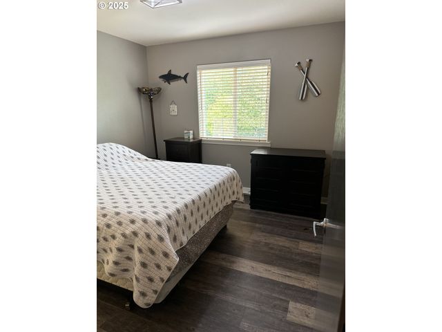 753 Sw KALMIA Ave, Warrenton, OR 97146