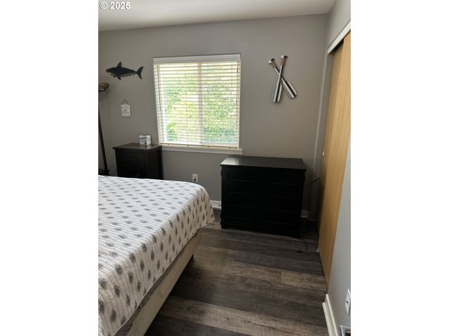 753 Sw KALMIA Ave, Warrenton, OR 97146