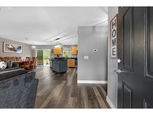 753 Sw KALMIA Ave, Warrenton, OR 97146