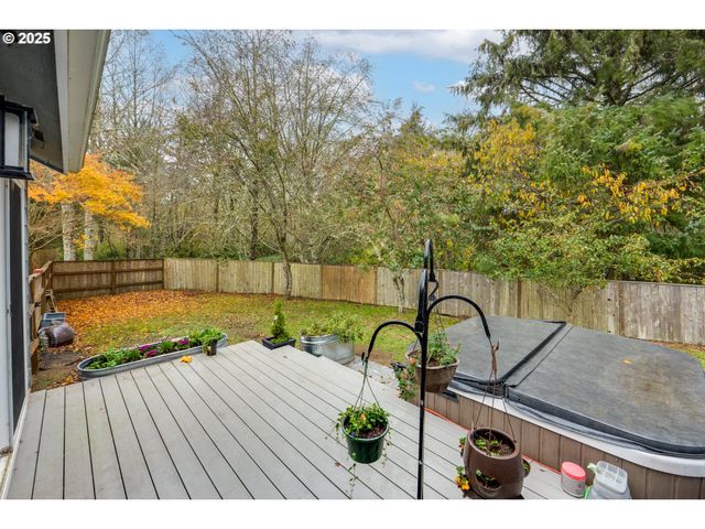 753 Sw KALMIA Ave, Warrenton, OR 97146