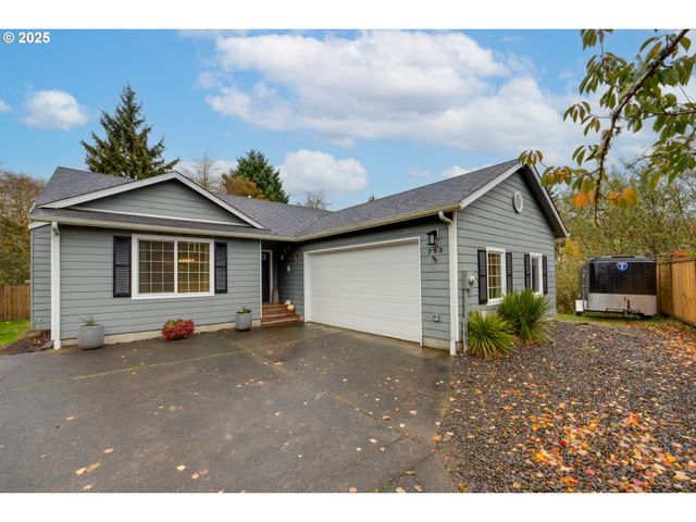 753 Sw KALMIA Ave, Warrenton, OR 97146