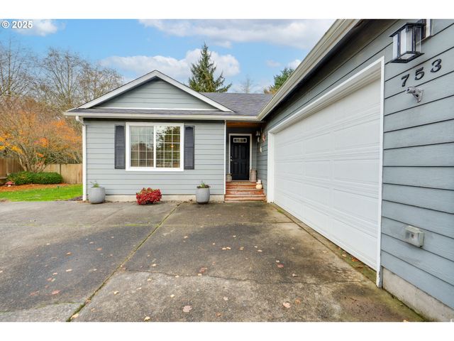 753 Sw KALMIA Ave, Warrenton, OR 97146