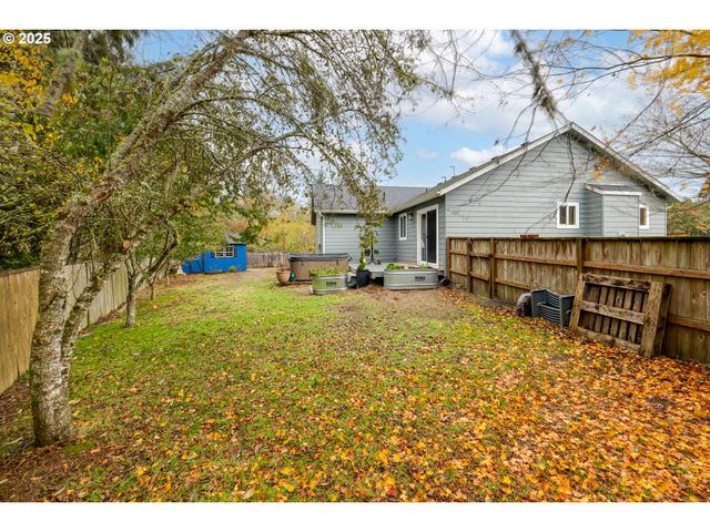 753 Sw KALMIA Ave, Warrenton, OR 97146