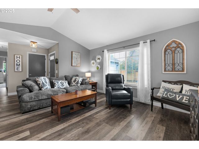 753 Sw KALMIA Ave, Warrenton, OR 97146