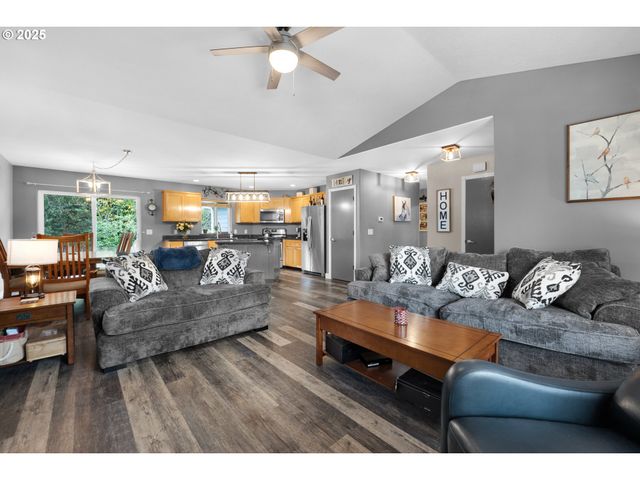 753 Sw KALMIA Ave, Warrenton, OR 97146