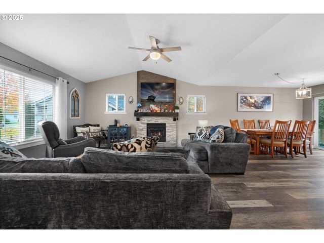 753 Sw KALMIA Ave, Warrenton, OR 97146