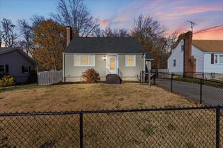 922 Centre St, Brockton, MA 02302