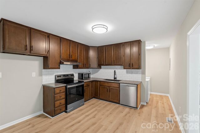 711 King Arthur Drive, Gastonia, NC 28056