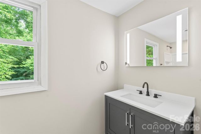 711 King Arthur Drive, Gastonia, NC 28056