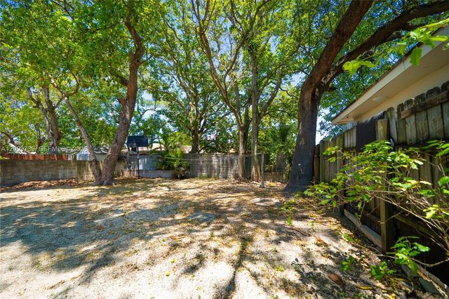 235 NW 59th St, Miami, FL 33127