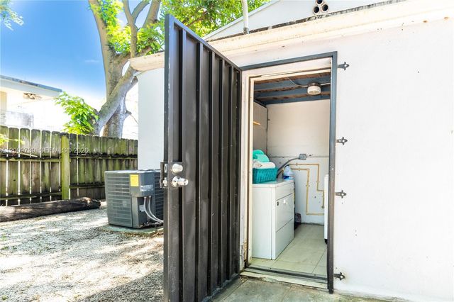 235 NW 59th St, Miami, FL 33127