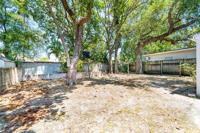 235 NW 59th St, Miami, FL 33127