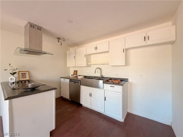 3712 Royal Crest Street 14, Las Vegas, NV 89119