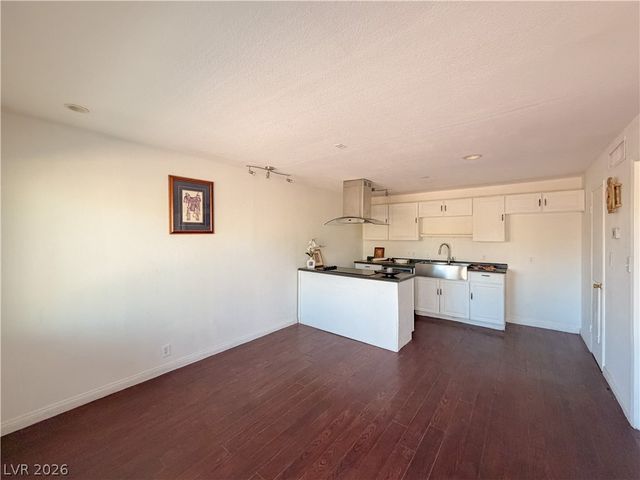 3712 Royal Crest Street 14, Las Vegas, NV 89119