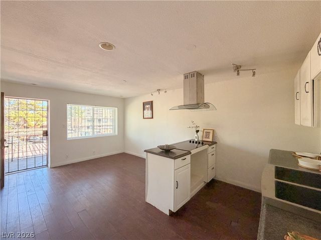 3712 Royal Crest Street 14, Las Vegas, NV 89119