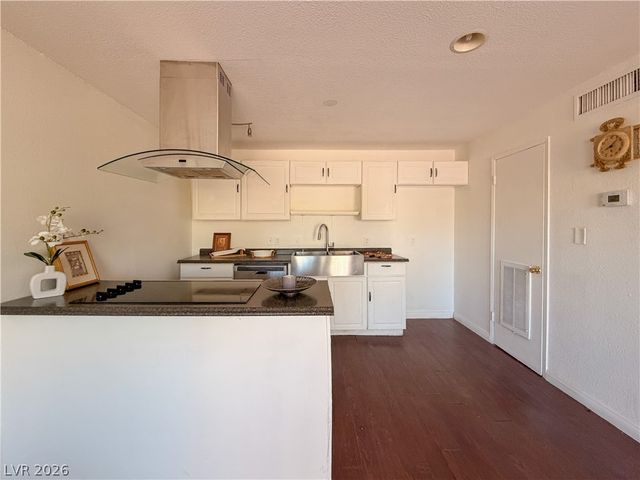 3712 Royal Crest Street 14, Las Vegas, NV 89119