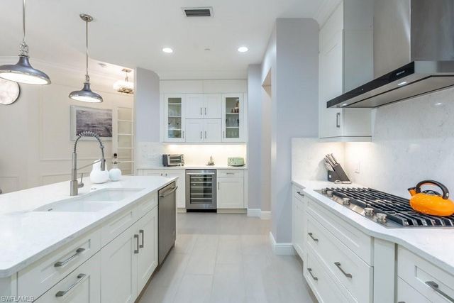 16382 Viansa WAY # 201, Naples, FL 34110