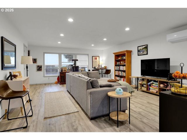 2953 W 15TH Ave, Eugene, OR 97402