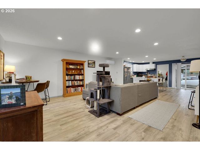 2953 W 15TH Ave, Eugene, OR 97402