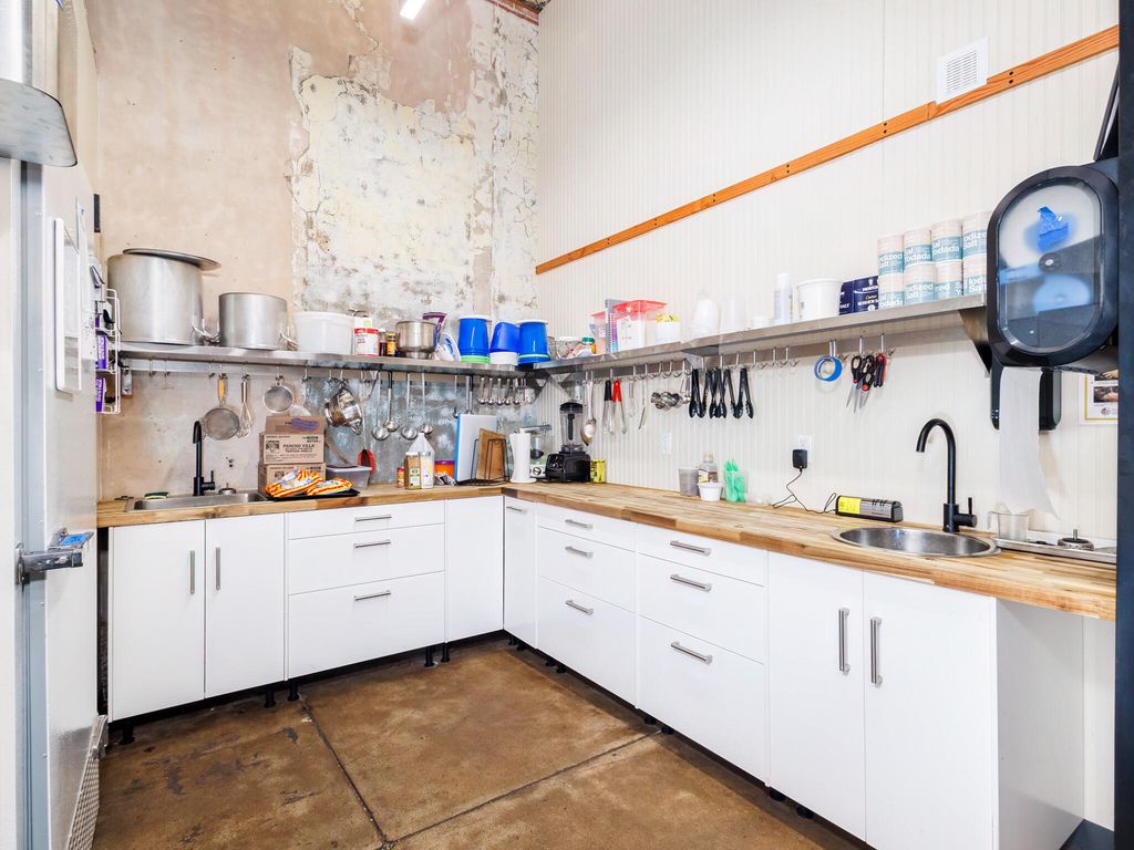 Image 36 of property listing at 420 S Commercial Avenue, Coleman, TX 76834