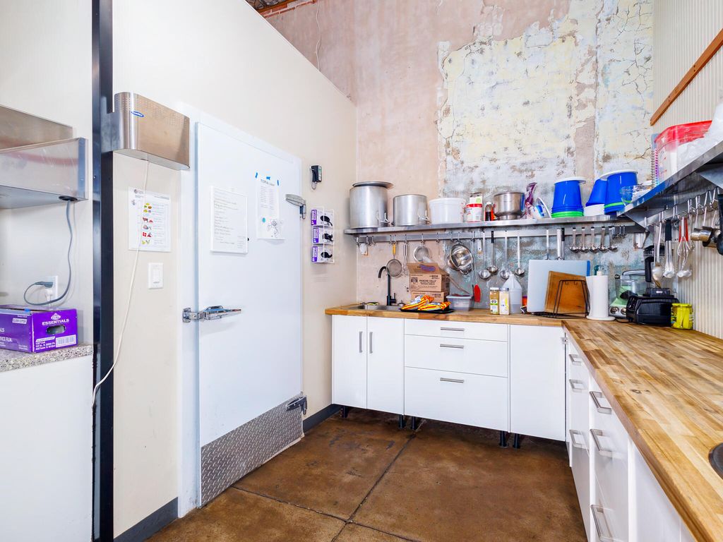 Image 37 of property listing at 420 S Commercial Avenue, Coleman, TX 76834