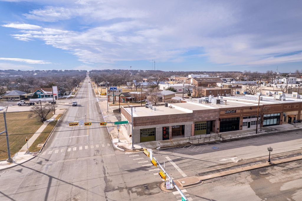 Image 44 of property listing at 420 S Commercial Avenue, Coleman, TX 76834