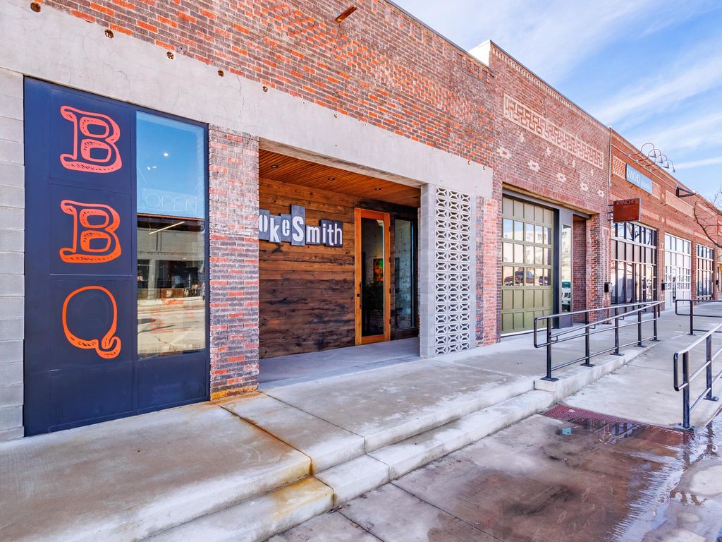Image 6 of property listing at 420 S Commercial Avenue, Coleman, TX 76834