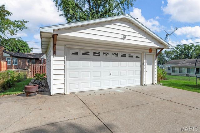 10835 Mallory Drive, St Louis, MO 63123