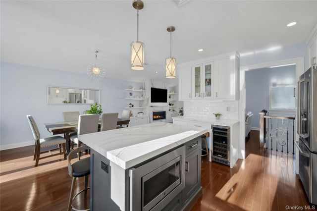 30 Highclere Lane, Valhalla, NY 10595