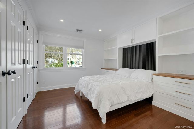 30 Highclere Lane, Valhalla, NY 10595