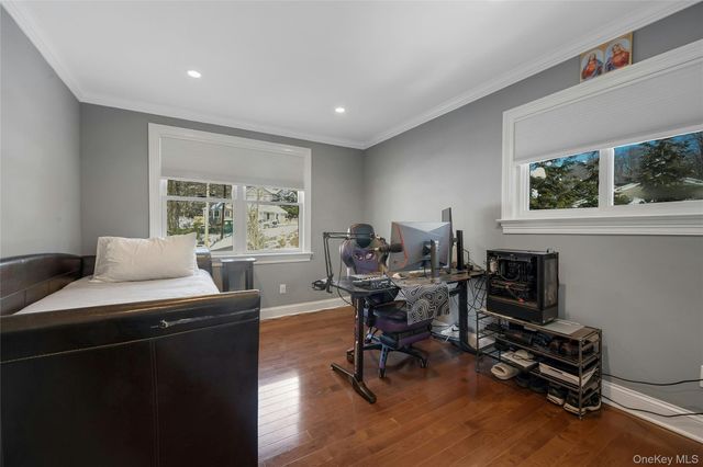 30 Highclere Lane, Valhalla, NY 10595