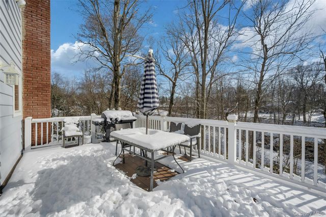 30 Highclere Lane, Valhalla, NY 10595