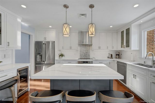 30 Highclere Lane, Valhalla, NY 10595