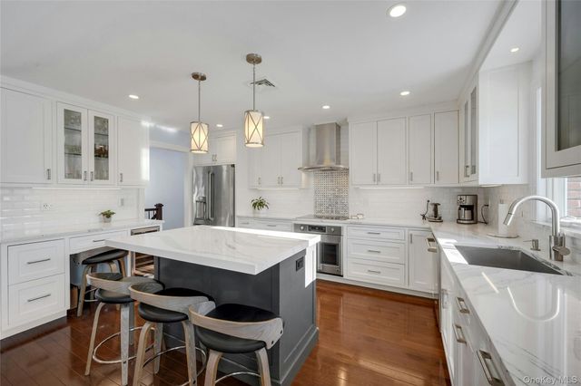 30 Highclere Lane, Valhalla, NY 10595