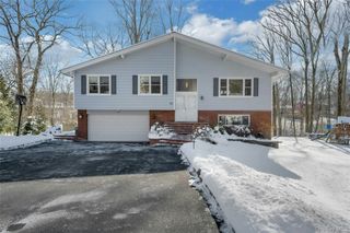 30 Highclere Lane, Valhalla, NY 10595