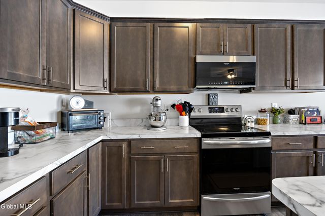 1002 Grayson Place, Glenville, NY 12302