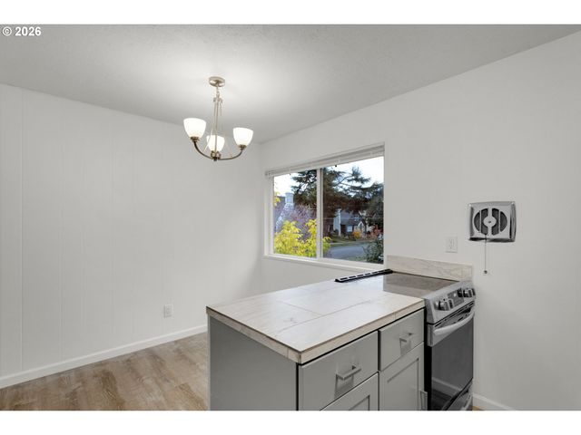 718 9TH St, Oregon City, OR 97045