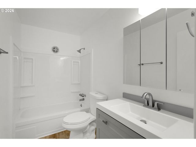 718 9TH St, Oregon City, OR 97045