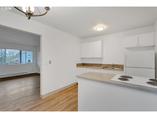 718 9TH St, Oregon City, OR 97045