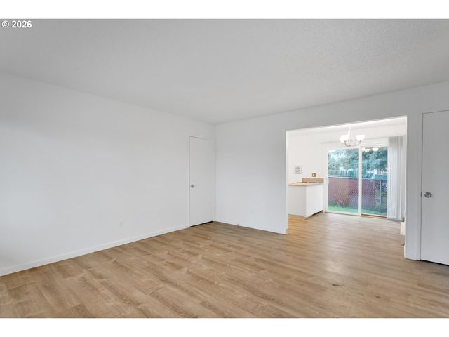 718 9TH St, Oregon City, OR 97045