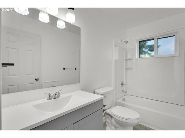 718 9TH St, Oregon City, OR 97045