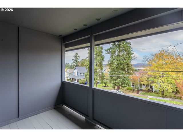 718 9TH St, Oregon City, OR 97045