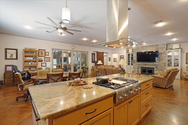 192 Dove Canyon Drive, Gordonville, TX 76245