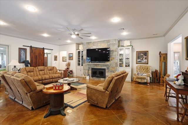 192 Dove Canyon Drive, Gordonville, TX 76245