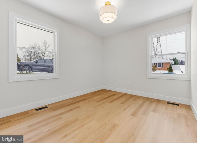 28 COUNTRY CLUB RD, Willingboro, NJ 08046