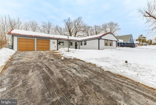 28 COUNTRY CLUB RD, Willingboro, NJ 08046