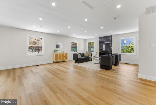 28 COUNTRY CLUB RD, Willingboro, NJ 08046