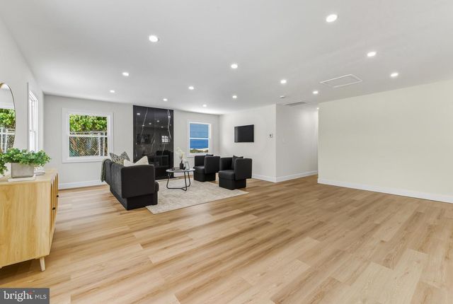 28 COUNTRY CLUB RD, Willingboro, NJ 08046